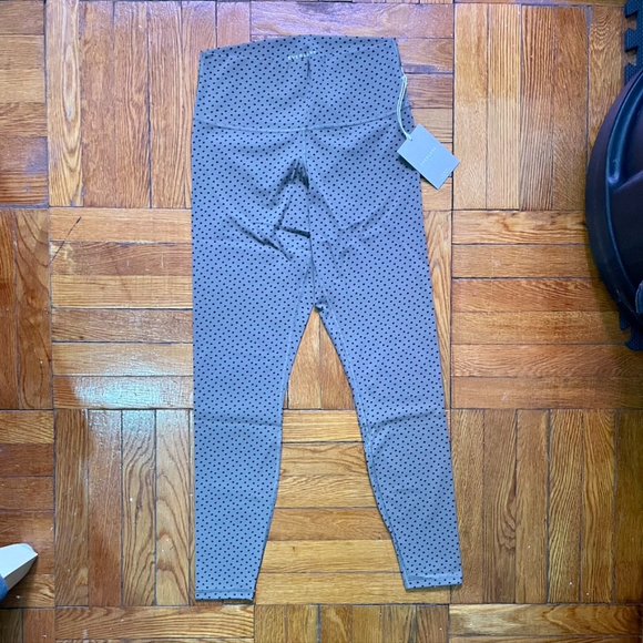 Everlane Perform Legging - Dark Taupe Polka Dot - Picture 2 of 6